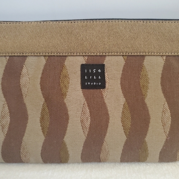 𝅺1154 Lill Studio Wristlet Clutch Bag Tan Brown Gold Swirl Design - Picture 3 of 9